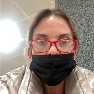 Meet your Posher, Claudia